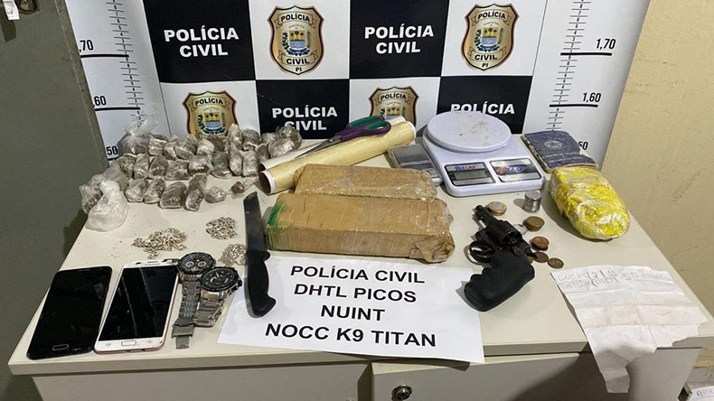 Polícia Civil de Picos aprende tabletes de maconha joias e revólver no