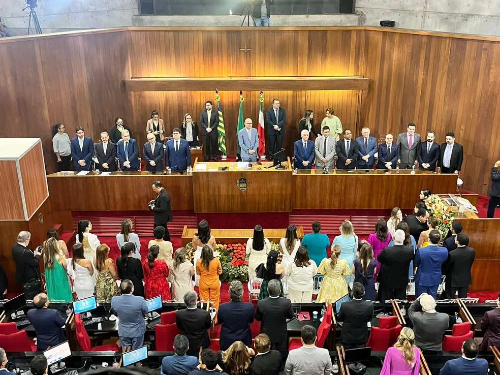 Deputados estaduais tomam posse e elegem Franzé Silva para a