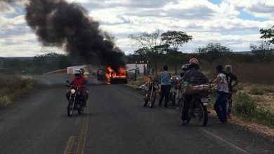 Carro incendeia na PI 378 próximo a Fazenda Condado em Pio IX